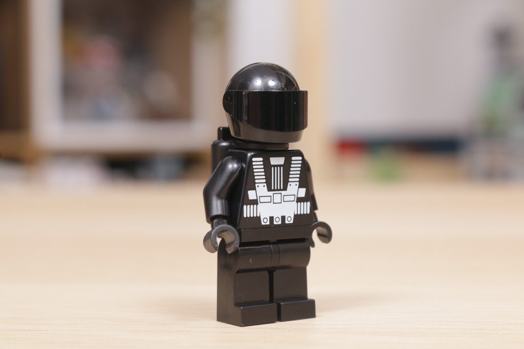 LEGO Space 40580 Blacktron Cruiser gift with purchase review 18 1024x683