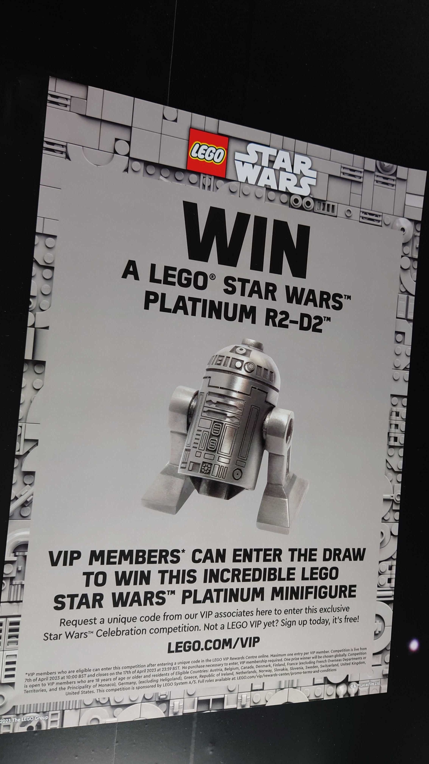 LEGO Star Wars Celebration platinum R2 D2 minifigure 3 scaled
