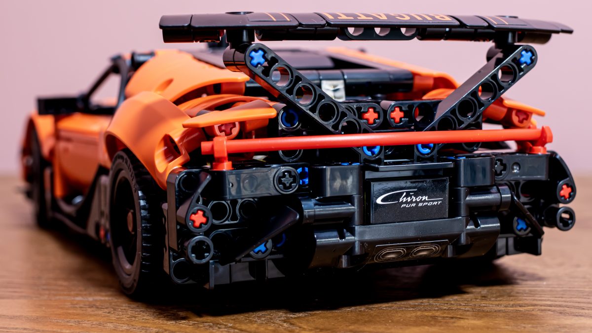 LEGO Technic 42222 Bugatti Chiron Pur Sport Hypercar 4 1200x675