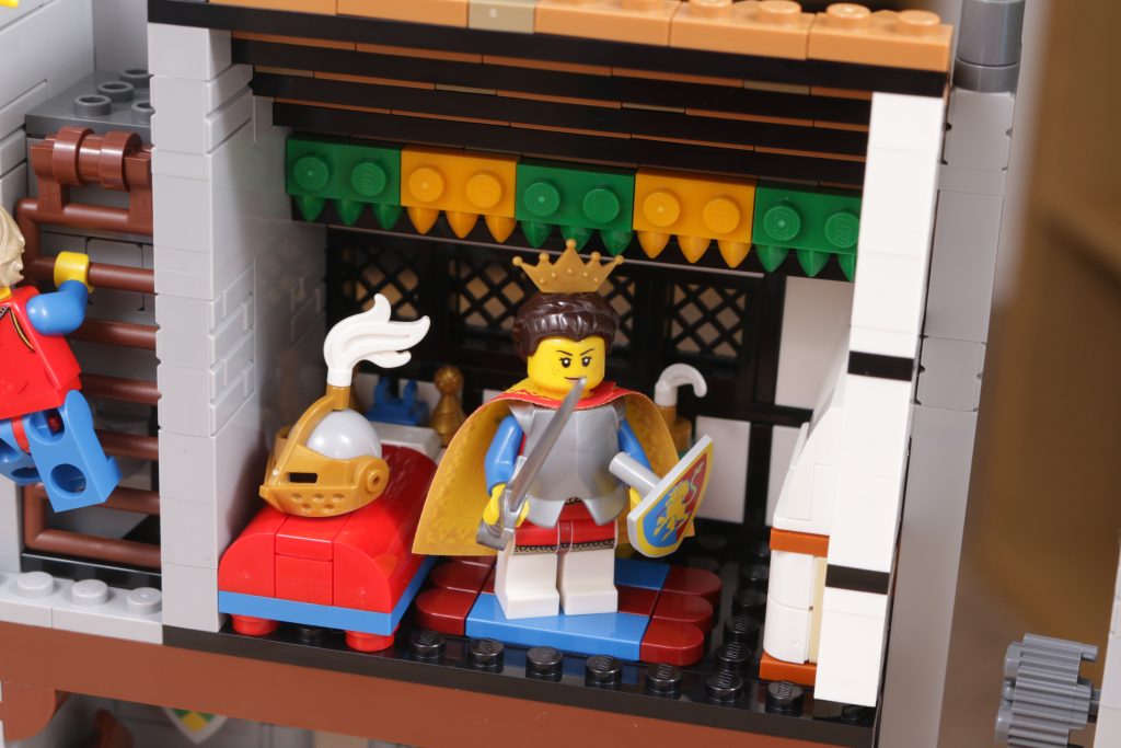 LEGO ICONS 10305 Lion Knights Castle review 26 1024x683