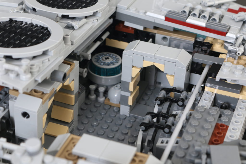 LEGO Star Wars 75192 UCS Ultimate Collectors Series Millennium Falcon review 45