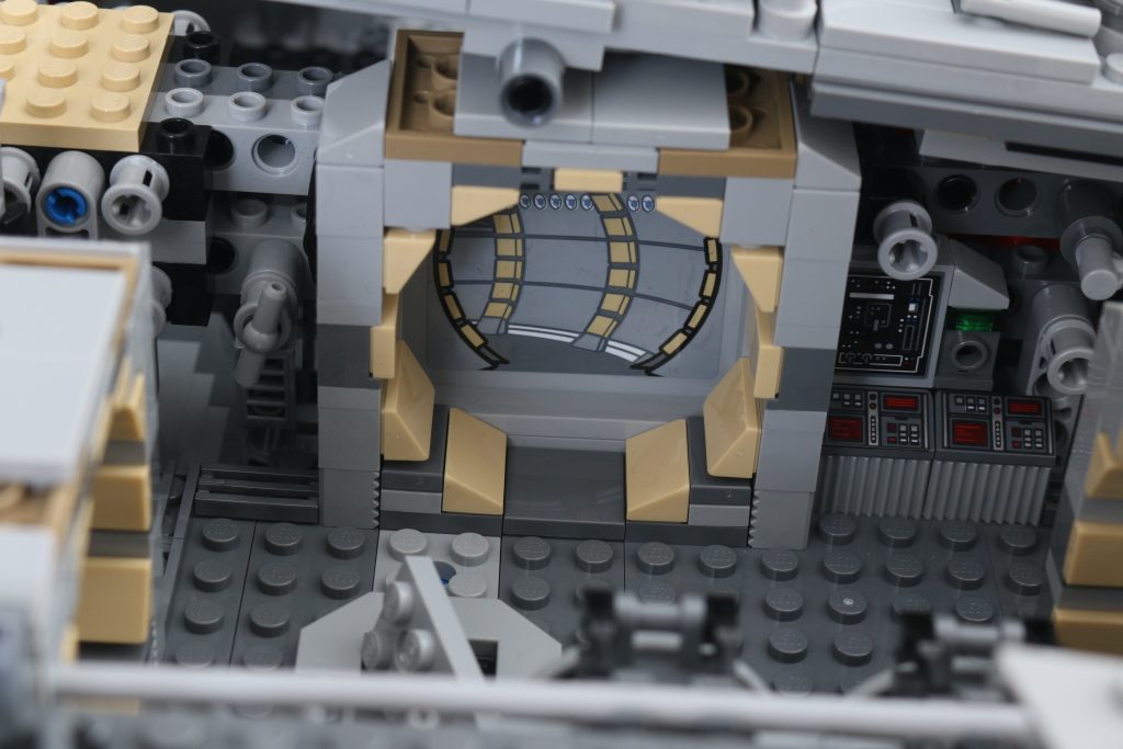 LEGO Star Wars 75192 UCS Ultimate Collectors Series Millennium Falcon review 42 1024x683