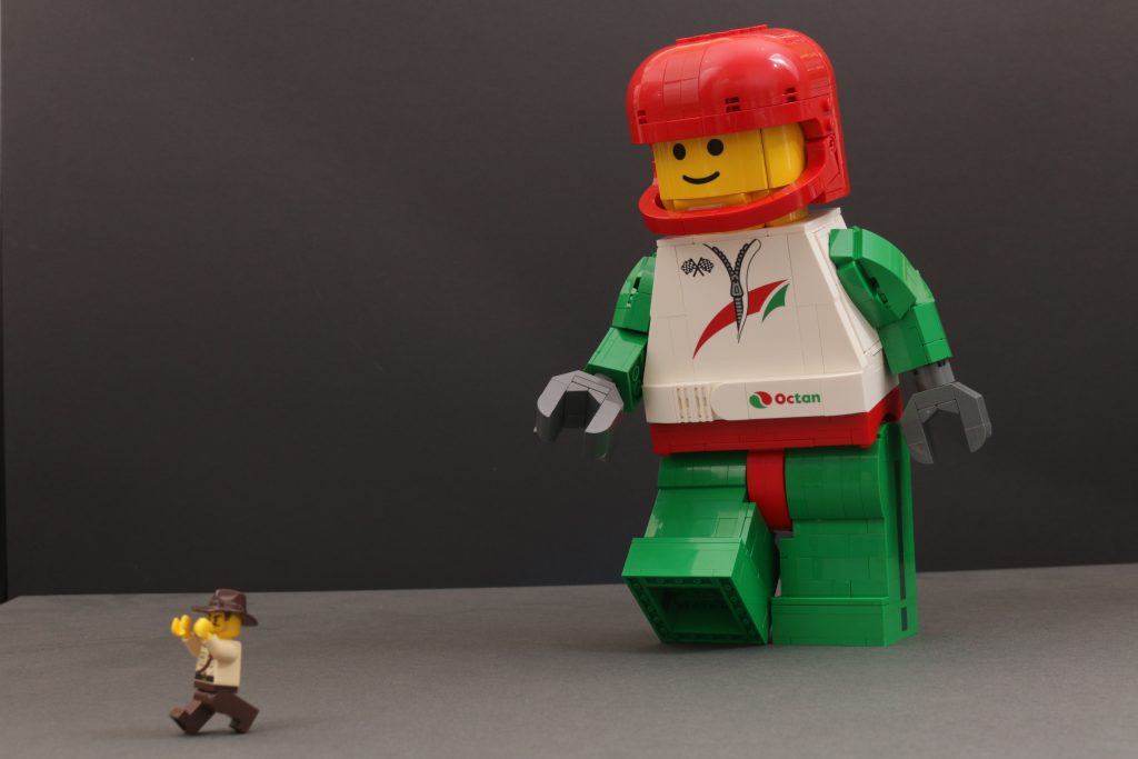 LEGO Minifigures 40819 Up Scaled Racing Driver Minifigure review 33 1024x683