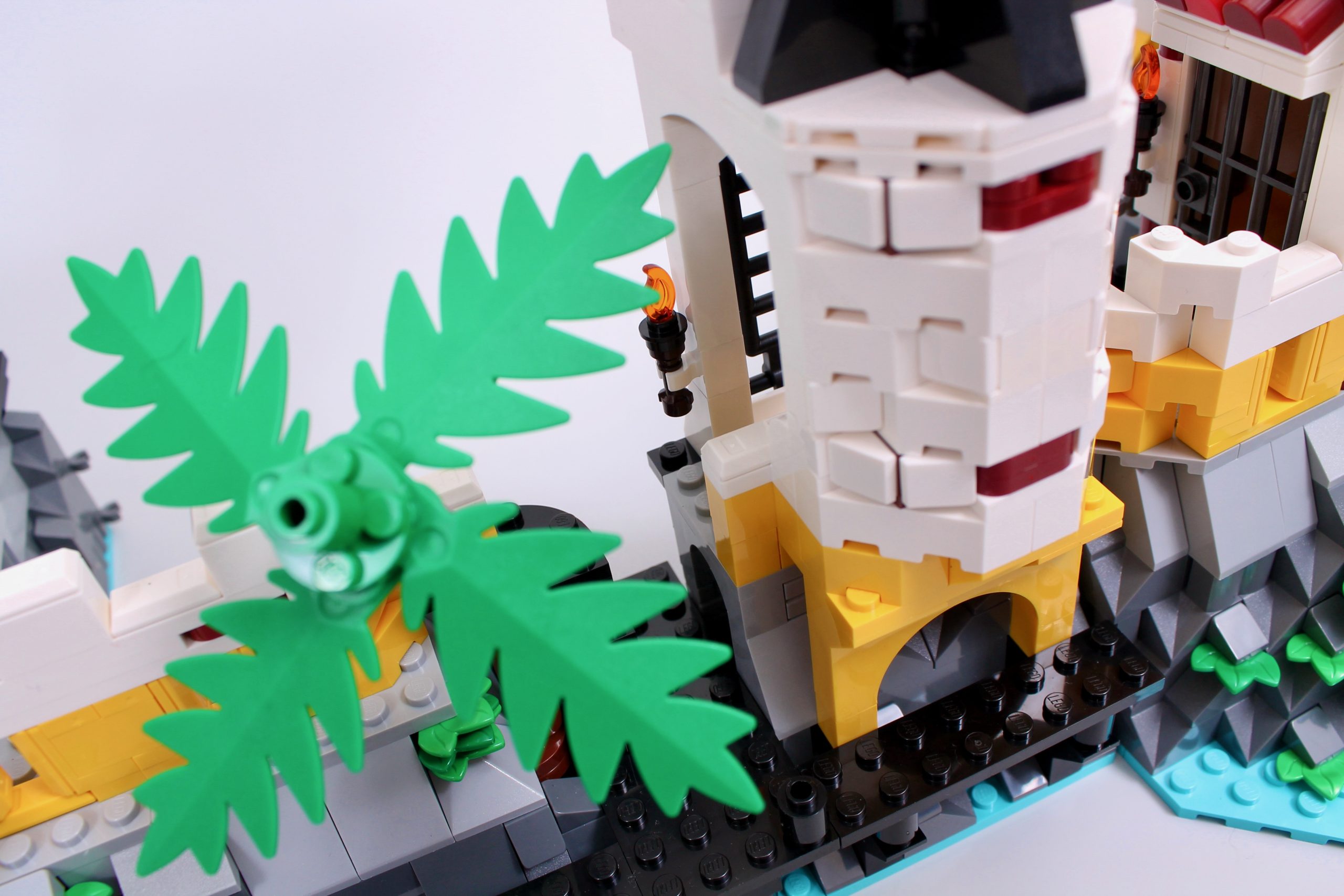 LEGO Icons 10320 Eldorado Fortress review 60 scaled