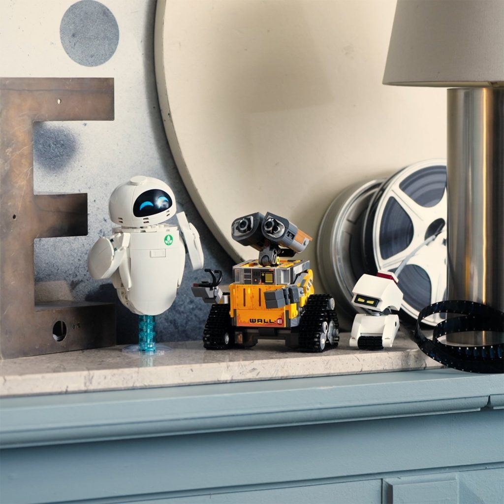 LEGO Disney 43279 WALL•E and EVE 1 1024x1024