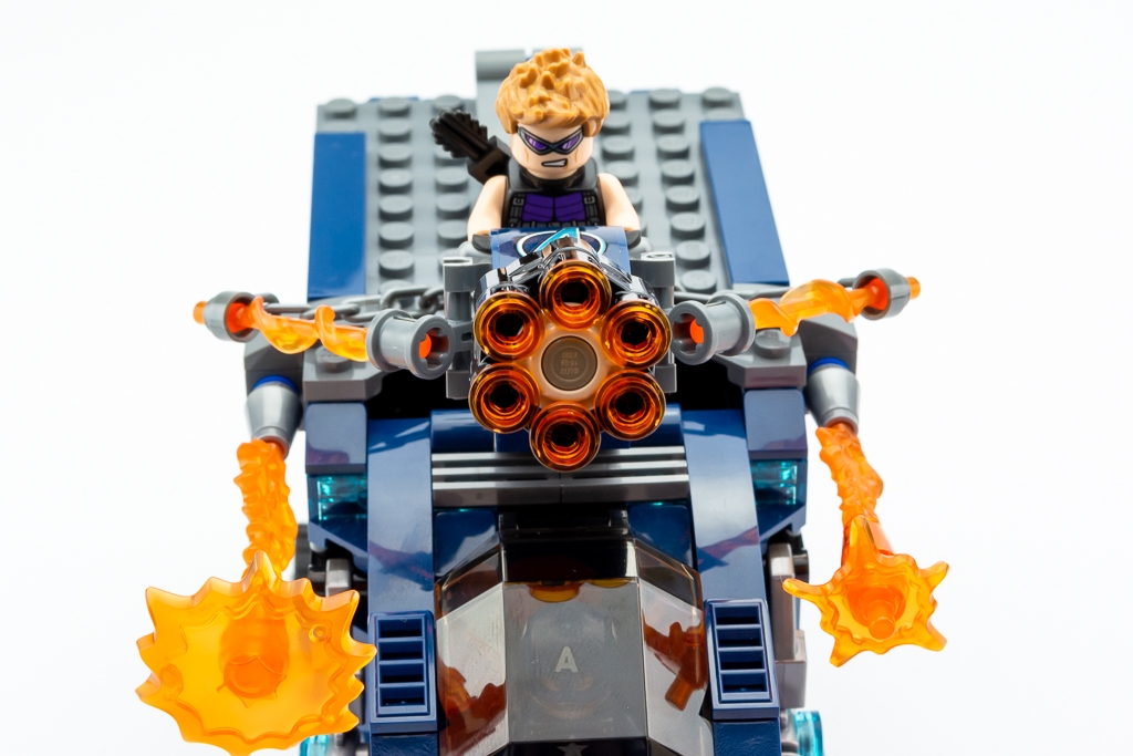 LEGO Review Avengers Truck Take down 02