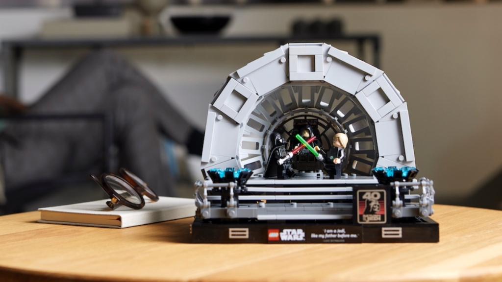 LEGO Star Wars 75352 Emperors Throne Room Diorama featured 3 1024x576