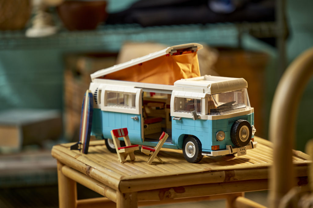 LEGO for Adults 10279 Volkswagen T2 Camper Van 23