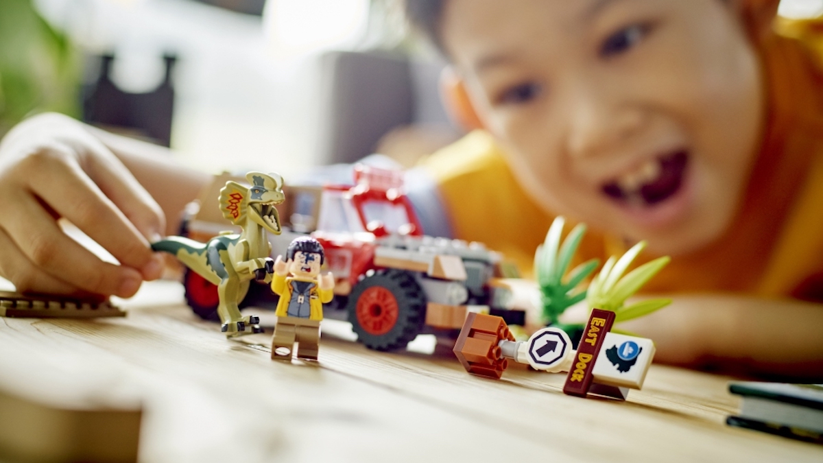 Early review calls 76958 Dilophosaurus Ambush 'Best value' for a LEGO Jurassic Park set