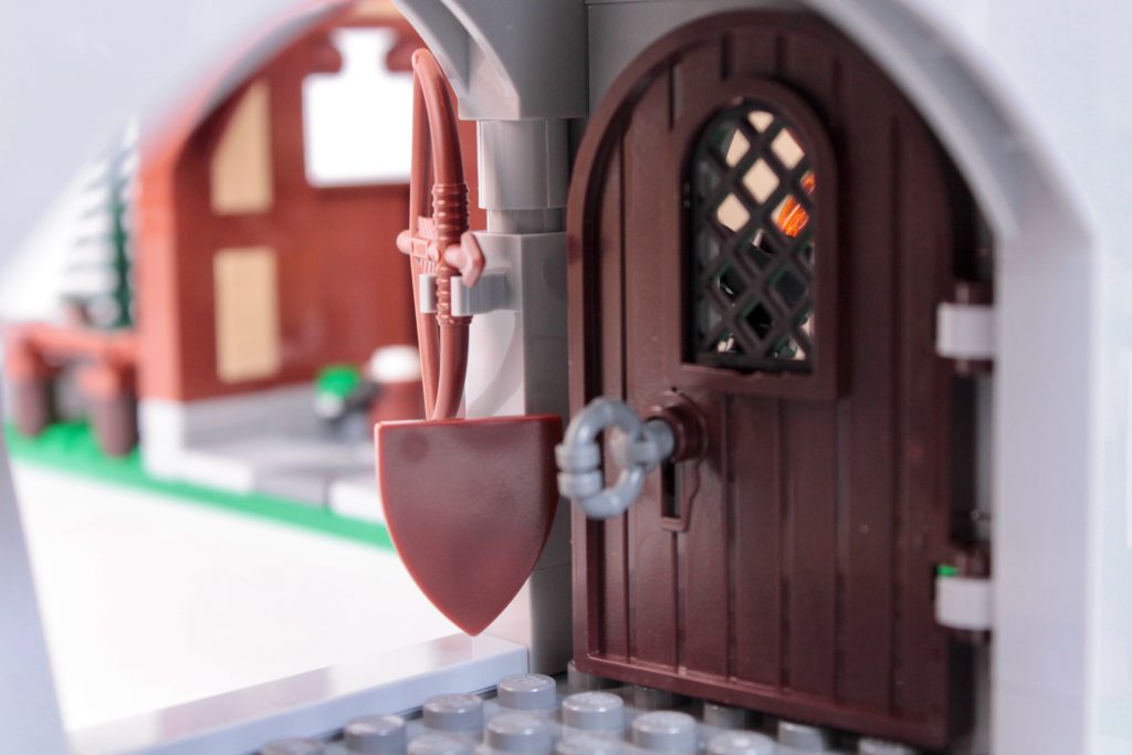 LEGO Icons 10332 Medieval Town Square review 42 1024x683