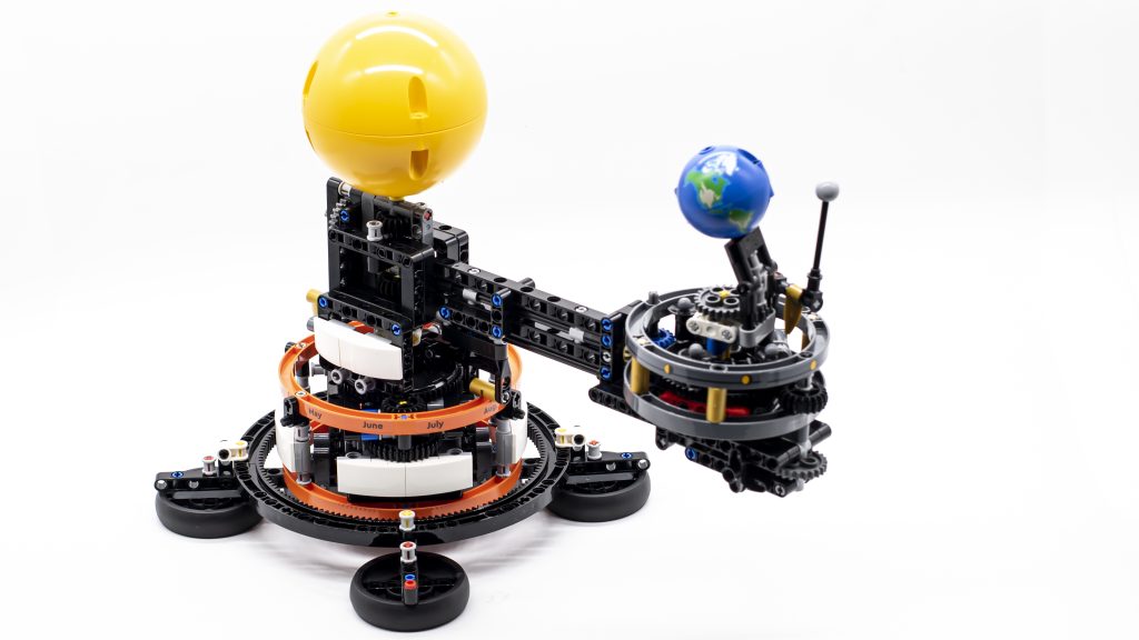 LEGO Technic 42179 Planet Earth and Moon in Orbit 15 1024x576