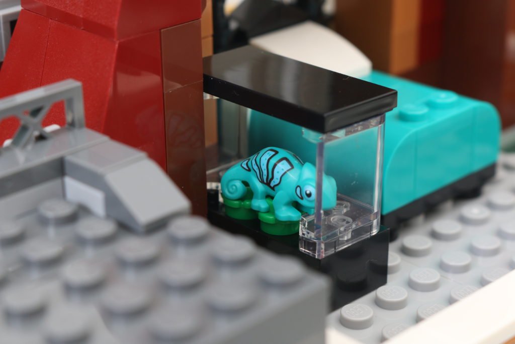 LEGO Creator Expert 10270 Bookshop review 25