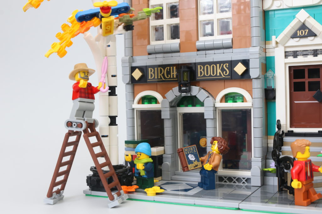 LEGO Creator Expert 10270 Bookshop review 42