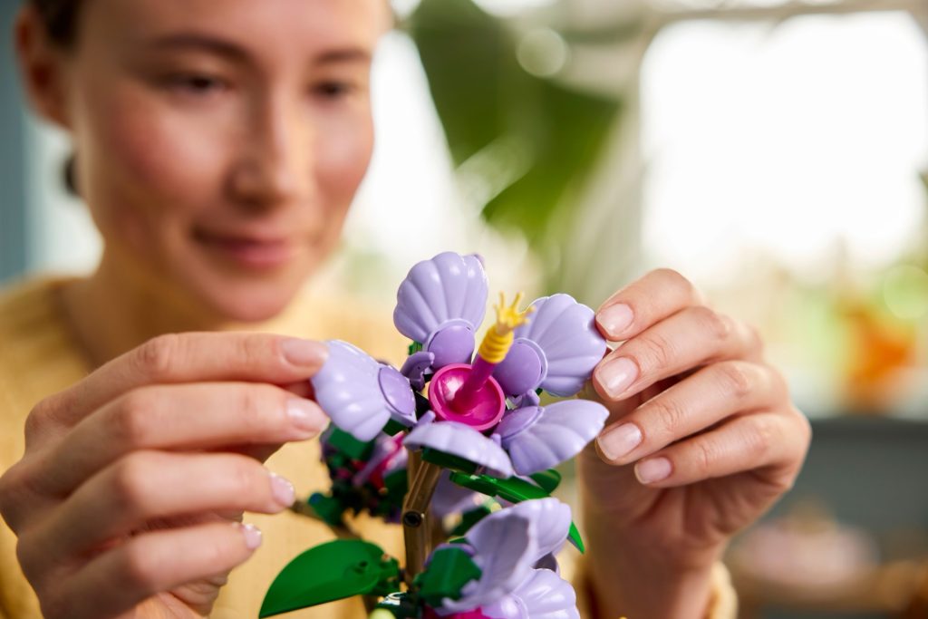 LEGO Botanicals 10372 Hibiscus 9 1024x683