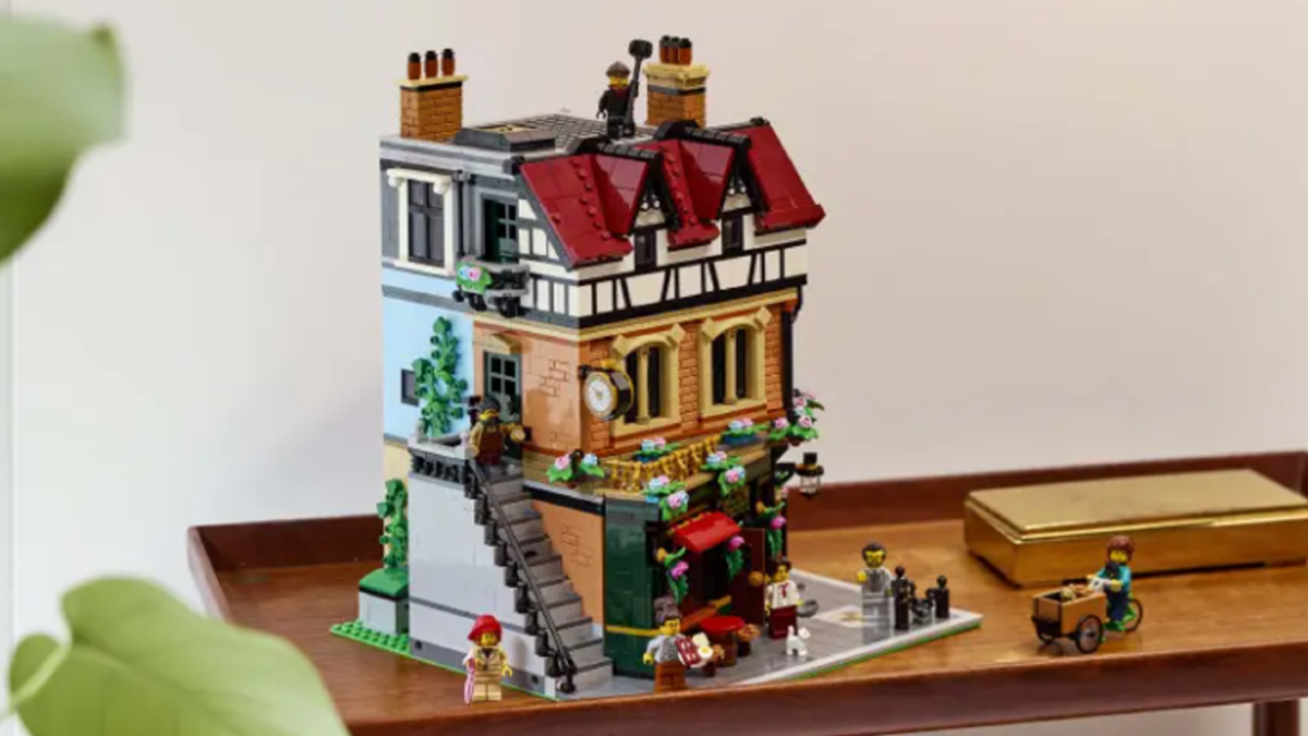Seven reasons to buy LEGO Icons 10350 Tudor Corner