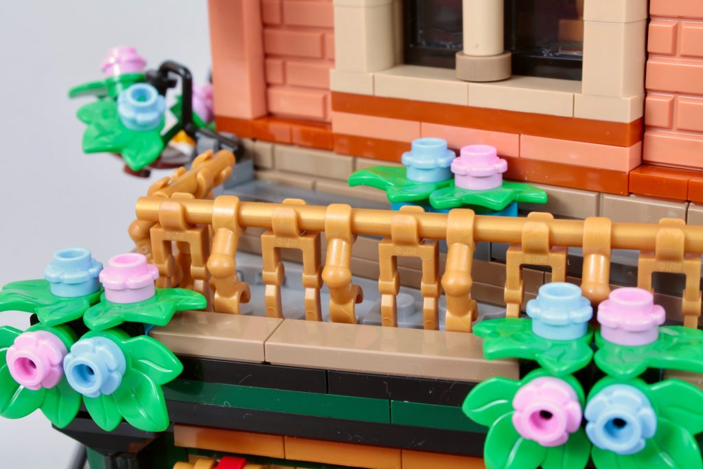 LEGO Icons 10350 Tudor Corner review 21 1024x683