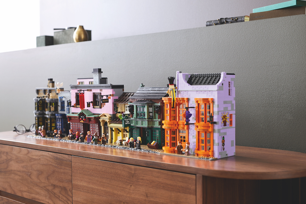 75978 Diagon Alley LEGO Harry Potter lifestyle resized 18