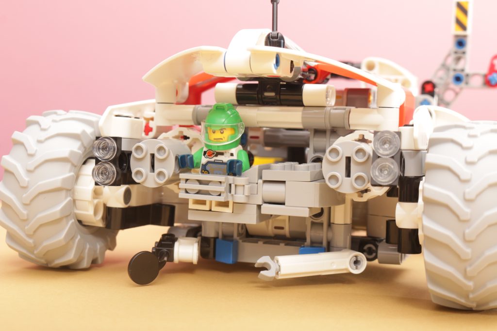 How to make LEGO Technic 42178 Surface Space Loader minifigure scale 28 1024x683