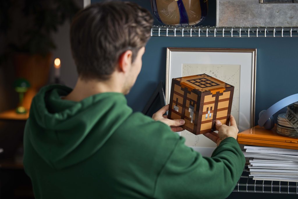 LEGO Minecraft 21265 The Crafting Table 14 1024x683