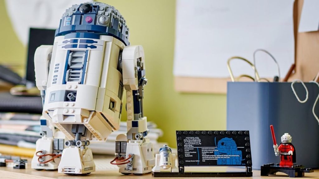 lego star wars 75379 r2 d2 lifestyle featured 1024x576