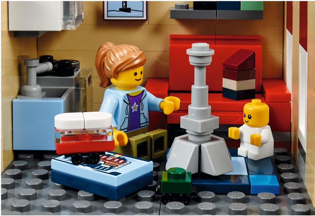10255 Assembly Square mini Eiffel Tower 1024x704