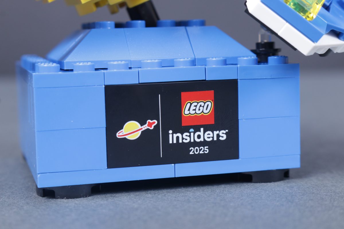 LEGO Insiders Reward 6607198 Retro Space Explorer review 6 1200x800